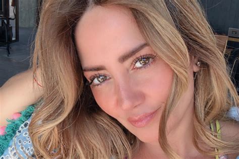 andrea legarreta sexy|Andrea Legarreta: 5 FOTOS en bikini en las que luce。